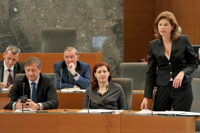 Alenka Bratušek je dejala, da novi vladi po nastopu mandata ne bo treba takoj začeti iskati finančnih virov. 