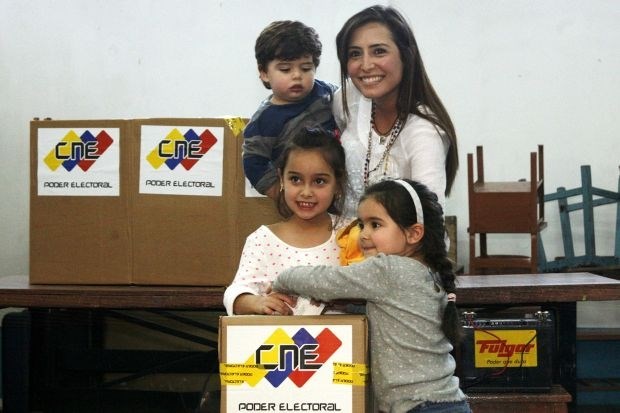 Patricia de Ceballos z otroki 