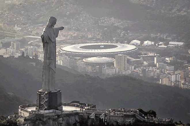 Po zadnji prenovi, končala se je lani in je stala 425 milijonov evrov, lahko stadion Maracana v Riu de Janeiru gosti 78.838...