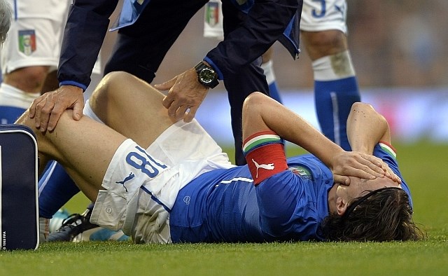 Riccardo Montolivo se je poškodoval na prijateljski tekmi z Irsko. (Foto: Reuters) 