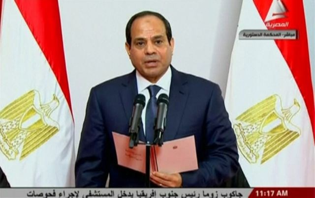 Nekdanji poveljnik egiptovske vojske Abdel Fatah al Sisi je danes pred ustavnim sodiščem prisegel kot novi predsednik...