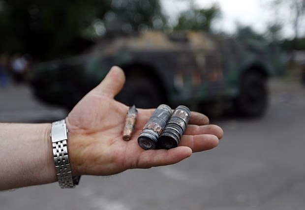 Uporniki na vzhodu Ukrajine sestrelili ukrajinsko vojaško transportno letalo
