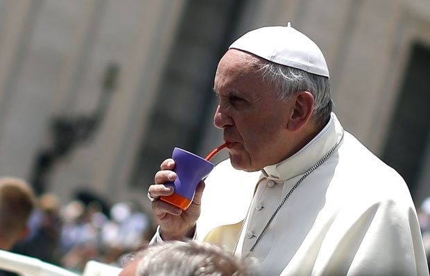 Papež Frančišek: Problema uživanja drog ni mogoče rešiti z drogami