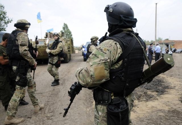 Po podatkih službe ukrajinske obmejne straže so bili ranjeni trije vojaki. 