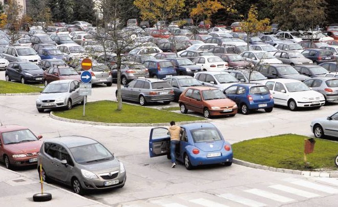 Parkirišča P+R bodo polna le, če bodo v mestih poskrbeli tudi za ustrezni javni prevoz. 