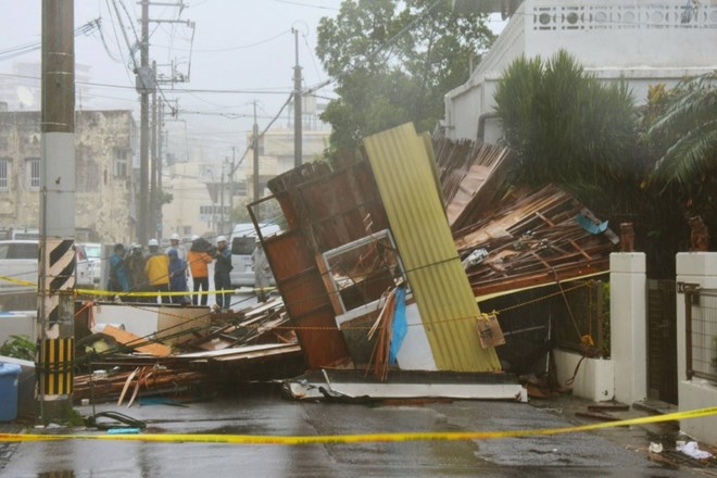 Posledice tajfuna na otoku Okinawa.    