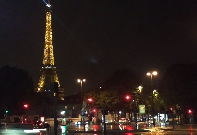 Francoska policija je preprečila načrt radikalnih islamistov za razstrelitev Eifflovega stolpa, muzeja Louvre in jedrske...