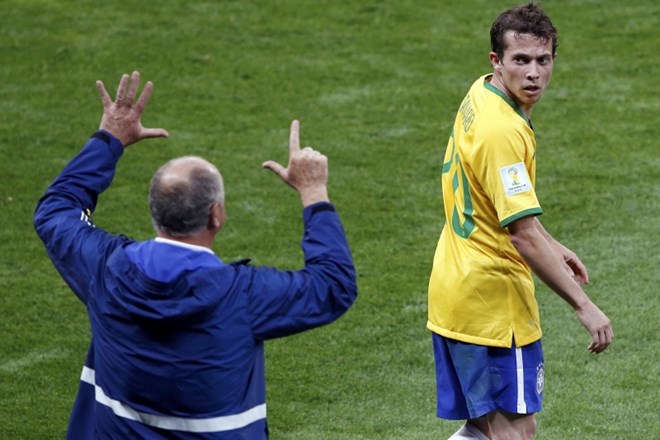 Brazilski selektor Luiz Felipe Scolari (levo) in Bernard (desno).    
