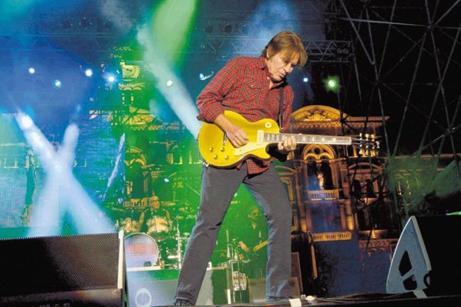 John Fogerty je kljub prekinjenemu koncertu ponudil vsaj hitropotezni uvid v sedem albumov obsegajoč arhiv enega ključnih...