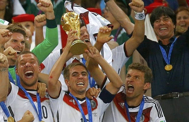 Joachim Löw (desno) namerava z nemško reprezentanco vsaj nekaj let vladati v nogometu. (Foto: Reuters) 