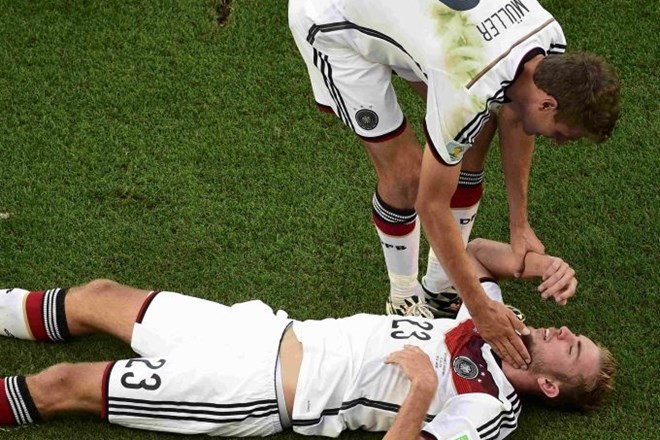 Christoph Kramer je med tekmo prejel močan udarec v glavo. (Foto: Reuters) 