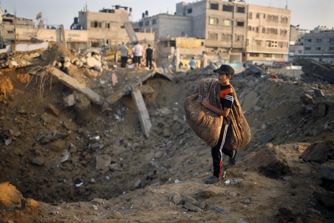 Število smrtnih žrtev izraelskih napadov v Gazi preseglo 300 