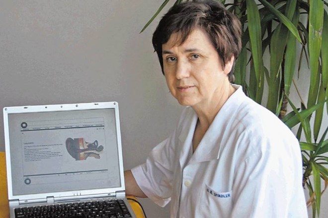 Dr. Majda Spindler, specialistka na oddelku za otorinolaringologijo in maksilofacialno kirurgijo ORL v UKC Maribor 