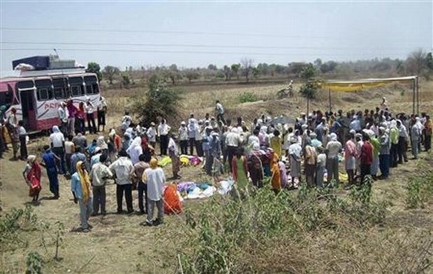 V Indiji v trčenju vlaka in šolskega avtobusa umrlo 12 otrok