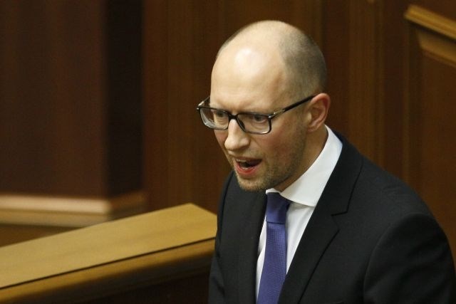 Ponavadi umirjen premier Jacenjuk je ob današnji napovedi odstopa izrazil ogorčenje nad dogajanjem v parlamentu in jezno...