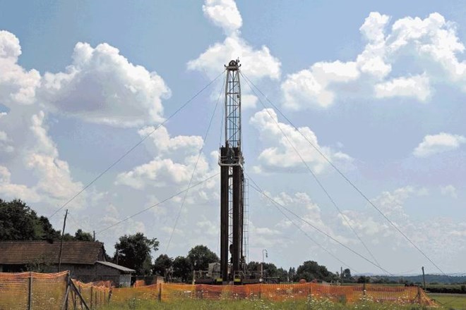 Delavci Nafte Petrochema začenjajo  stavko