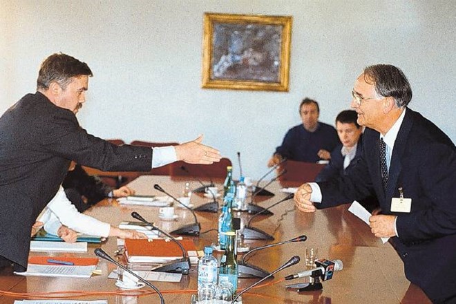 Pavel Koder (desno) v času, ko je bil zaslišan pred parlamentarno preiskovalno komisijo, ki je ugotavljala politične botre...
