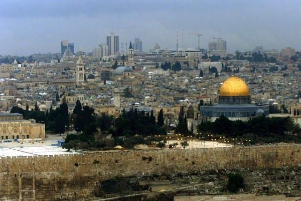 V napadu v vzhodnem Jeruzalemu mrtvi in ranjeni