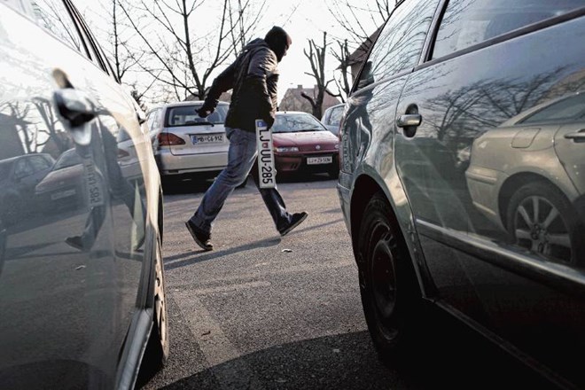 Ukradene registrske tablice najpogosteje končajo na avtomobilih, s katerimi nato nepridipravi kradejo gorivo na bencinskih...