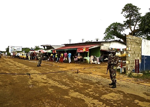 V Liberiji po napadu iz bolnišnice pobegnili okuženi z ebolo