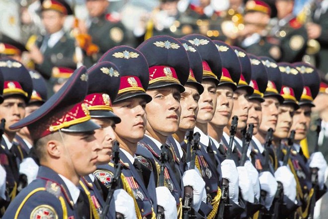 Na paradi v Kijevu je sodelovalo okoli 1500 pripadnikov vseh rodov vojske. 