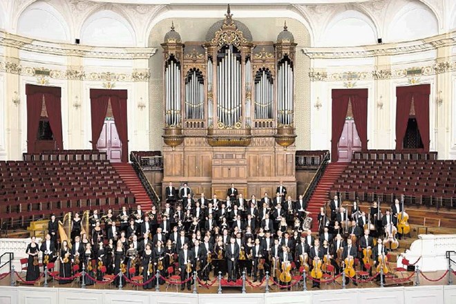Kraljevi orkester Concertgebouw iz Amsterdama je pod vodstvom dirigenta Marissa Jansonsa izkazal vrhunsko zvočno eleganco in...