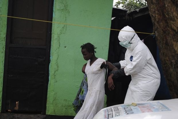 Z ebolo se je okužilo že skoraj 5000 ljudi, polovica jih je umrla 