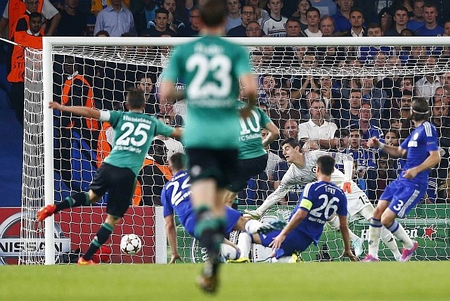 Schalke je v Londonu prišel do remija proti Chelseaju, v 62. minuti je za Nemce zadel Klaas-Jan Huntelaar. (Foto: Reuters) 