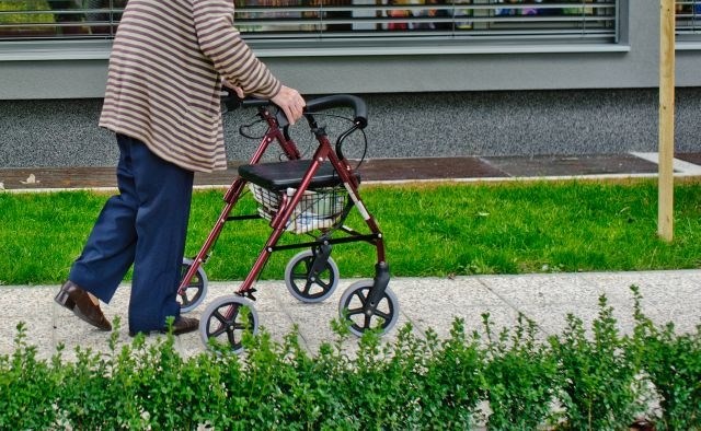 ILO: Polovica starejših brez pokojnin, mnogi s prenizkimi