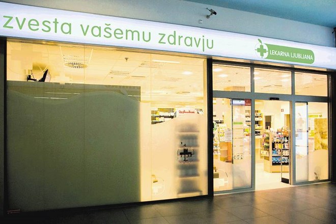Lekarna Ljubljana v Postojni še naprej ne bo smela izdajati zdravil na recept, ker je zdravstveno ministrstvo ponovno zavrglo...