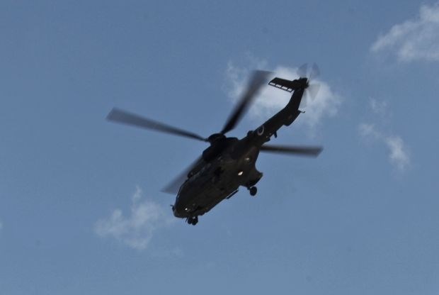 V Franciji helikopter strmoglavil na vrt stanovanjske hiše, umrlo pet Švicarjev 