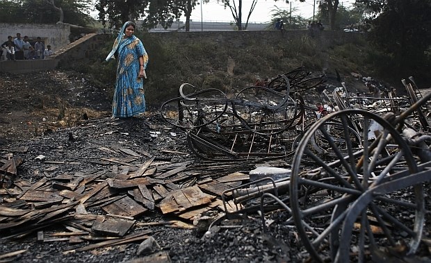 V hudih prometnih nesrečah v Indiji in Nepalu več mrtvih 