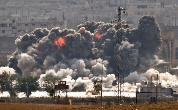 Sirski borci in iraški Kurdi prek Turčije na pomoč Kobaneju 
