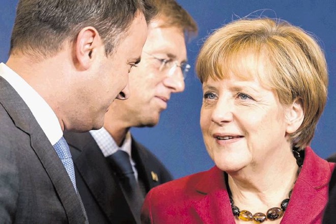 Premier  Miro Cerar (v sredini) bo danes na prvem dvostranskem obisku v tujini,  pri nemški kanclerki Angeli Merkel. AP 
