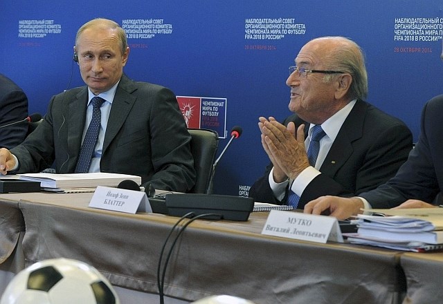 Predsednik Fife Sepp Blatter se je te dni mudil v Rusiji, kjer so predstavili uradni logo svetovnega prvenstva 2018. (Foto:...