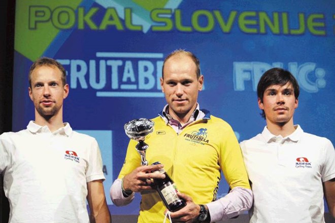 Kristijan Koren je ponosni zmagovalec pokala Slovenije pred Matejem Mugerlijem in Primožem Rogličem. Metod Močnik 