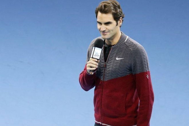Roger Federer se je danes opravičil publiki v O2 Areni, ker zaradi poškodbe ne more nastopiti. (Foto: Reuters) 