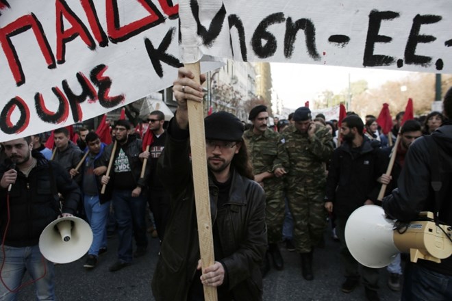 V protestih v Grčiji poškodbe in aretacije 