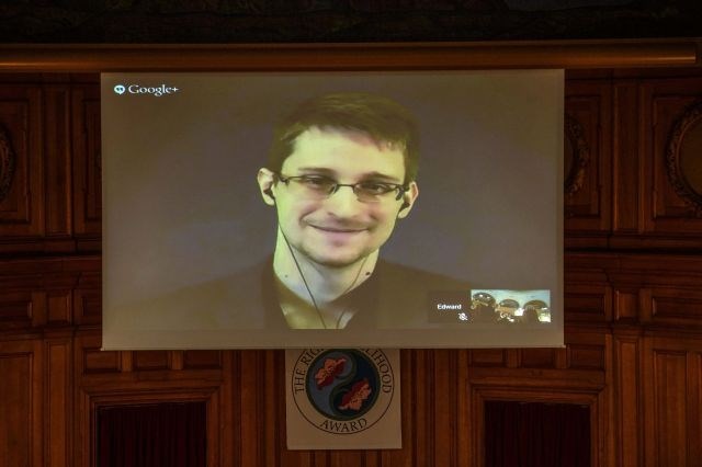 Edward Snowden se podelitve ni mogel udeležiti. (Foto: Reuters) 