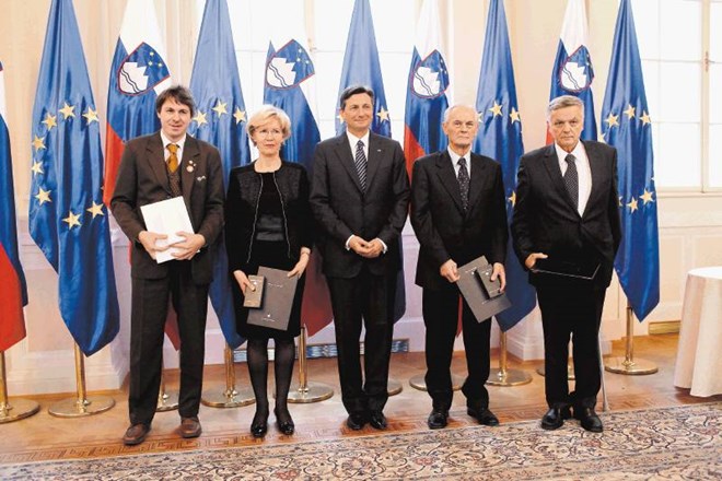 S srebrnim redom za zasluge je predsednik republike Borut Pahor ob 140-letnici včeraj odlikoval Čebelarsko zvezo Slovenije....