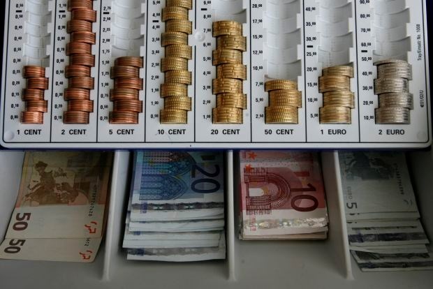 Italijanska policija zasegla rekordno količino ponarejenih evrov 