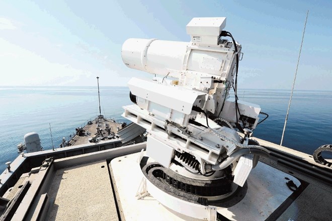 Laser na ameriški ladji Ponce v Perzijskem zalivu je po navedbah mornarice uspešno prestal preizkuse. Reuters 