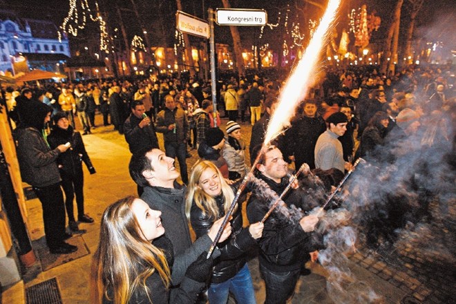 Lani je v Ljubljani na prostem nazdravilo novemu letu  več kot 40.000 ljudi. Tomaž Skale 