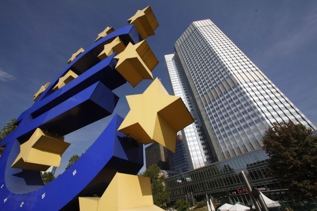 ECB: Obseg posojil zasebnemu sektorju se še naprej krči 