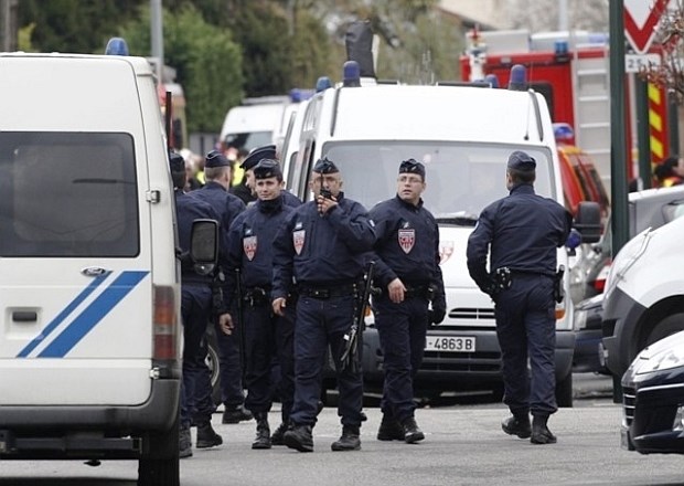 Charlie Hebdo: Dekle napadalca na judovsko trgovino že pobegnilo iz Francije 