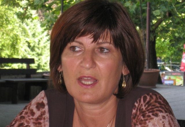 Eva Štravs Podlogar je ostala brez podpore, zato se je umaknila.  