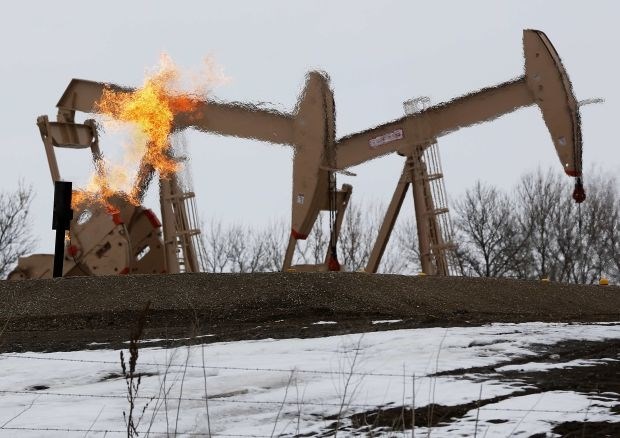 IMF: Padec cen nafte bo zalivske države stal 300 milijard dolarjev 