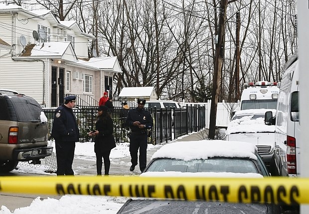 Newyorški varnostnik pobil družino in še sebe 