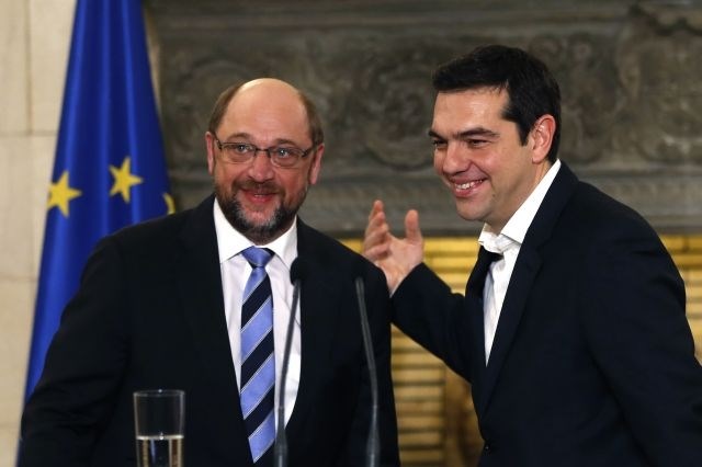 Predsednik Evropskega parlamenta Martin Schulz z novim grškim premierjem Aleksisom Ciprasom. (Foto: Reuters) 