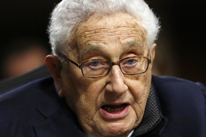 Protestniki v ameriškem senatu zahtevali Kissingerjevo aretacijo